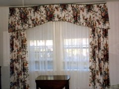 Gathered arch valance